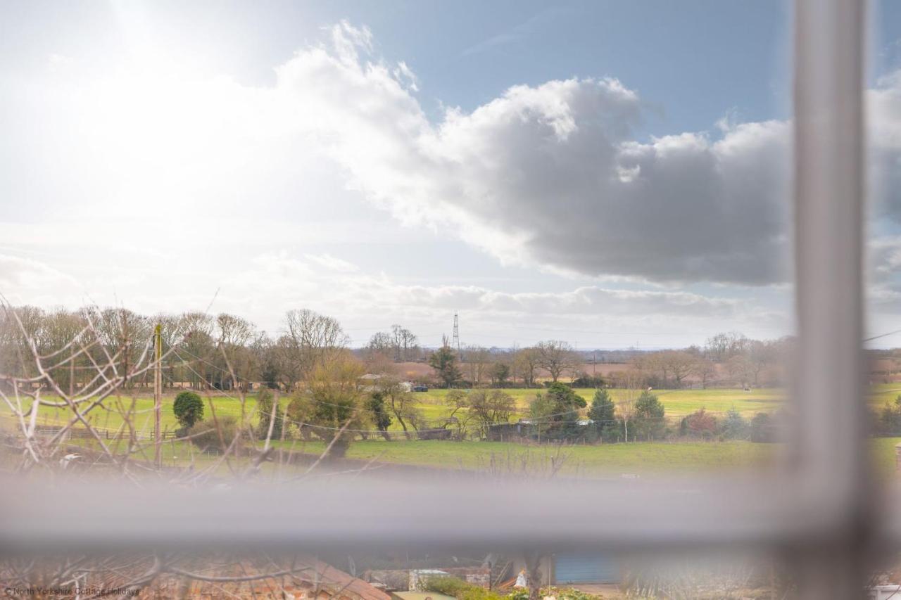 Quaint Cottage In The Heart Of North Yorkshire Village - Pet Friendly Free Стіллінгтон Екстер'єр фото